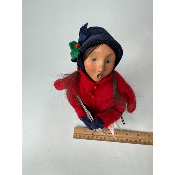 Byers' Choice 1995 Salvation Army Caroler Girl with War Cries Newspapers Bright - Picture 5 of 16